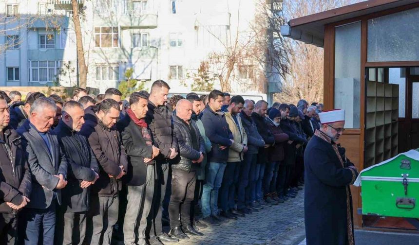 Gözyaşları arasında son yolculuğuna uğurlandı