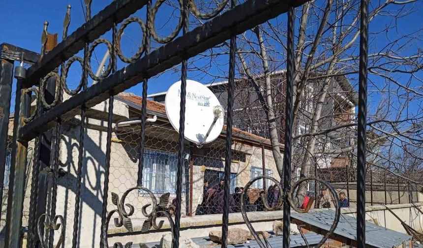 Yaşlı kadın itfaiye ekiplerinin çatısından girdiği evinde ölü bulundu