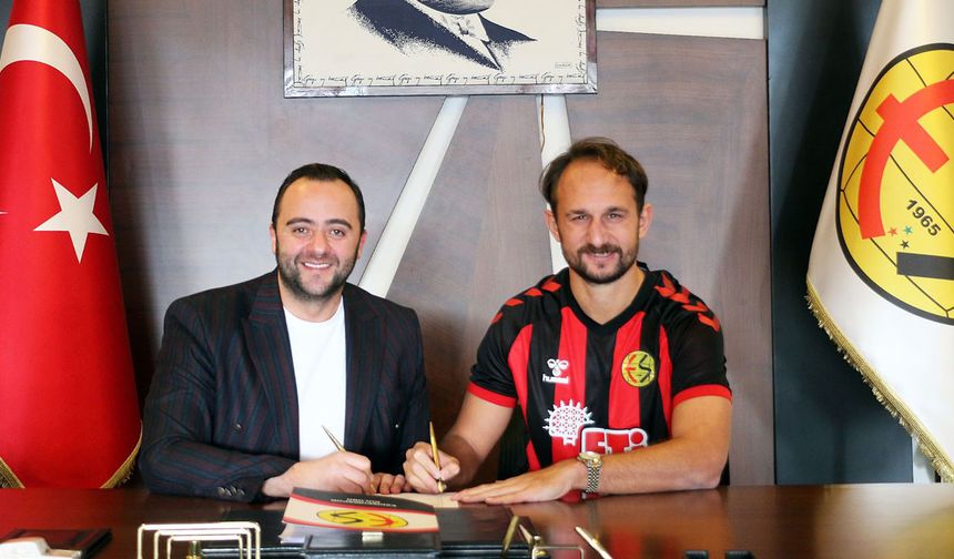 Eskişehirspor Burçak Özkanca'yı renklerine bağladı