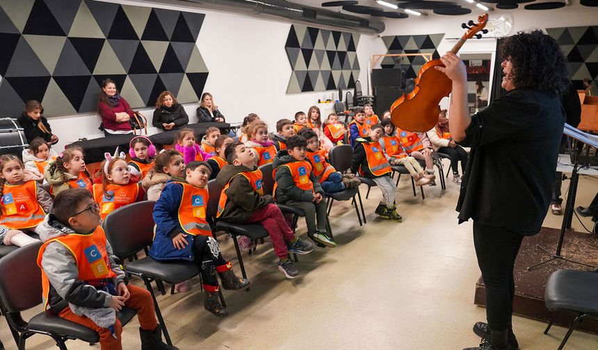 Çocuklar müzik aletlerini tanıdı