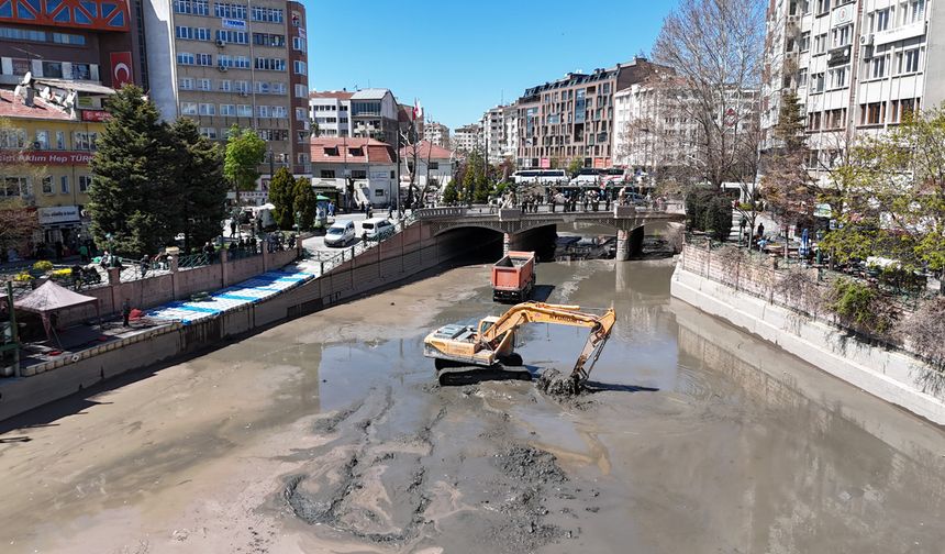 Eskişehir’de gondolların dolaştığı yerde kamyonlar gezdi