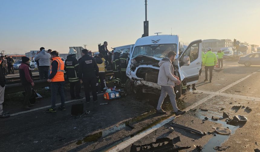 İki servis çarpıştı: 18 yaralı