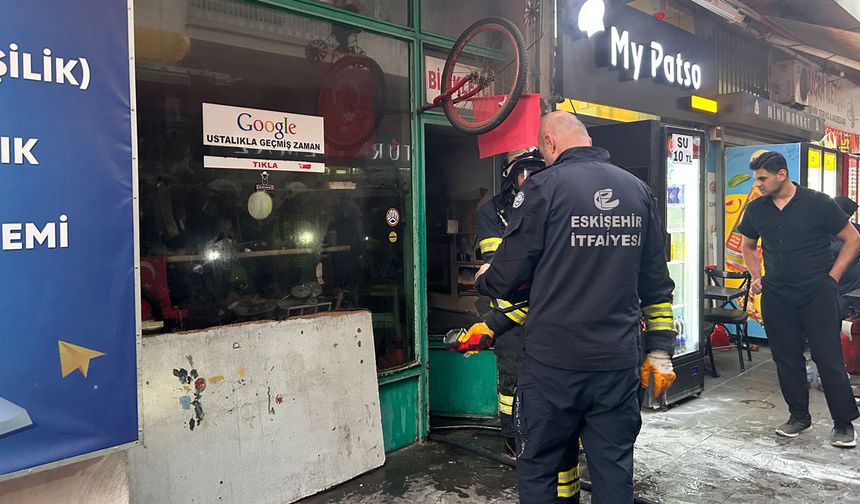 Kanser olan arkadaşı için baktığı dükkan alevler içinde kaldı