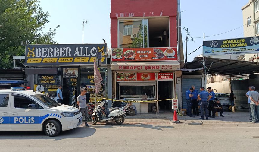 Annesini defalarca bıçakladı