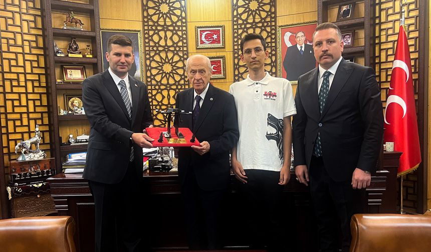 TÜRKHAN İHA Bahçeli’ye sunuldu