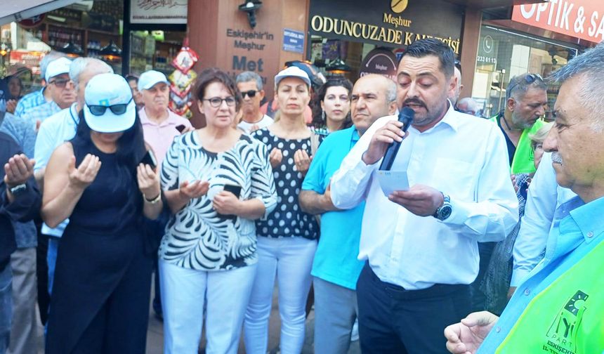 İYİ Parti Eskişehir'de aşure dağıttı