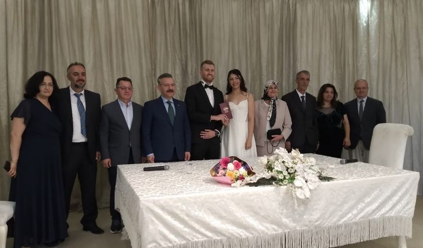 Sarıoğlu ve Tandoğdu ailelerinin mutlu günü