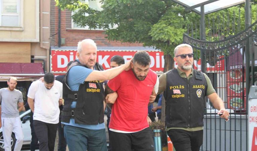 Eskişehir’deki cinayet şüphelileri adliyeye sevk edildi