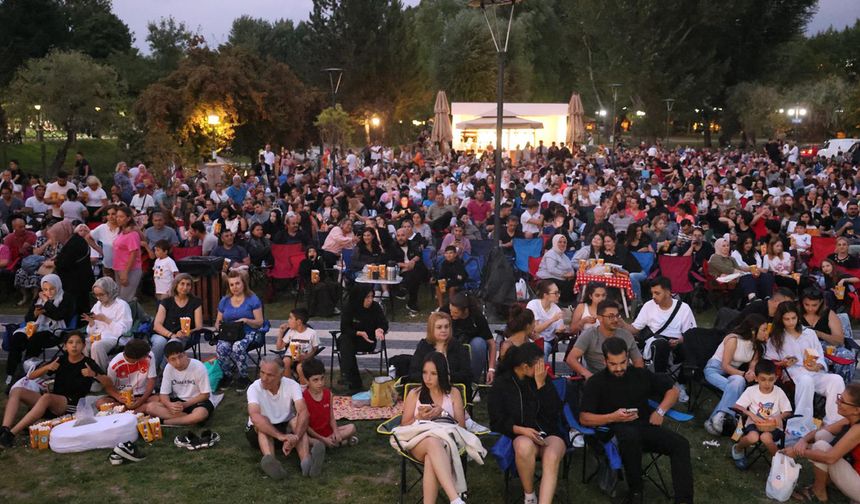 Odunpazarı’nda yaz akşamları sinema keyfi devam ediyor
