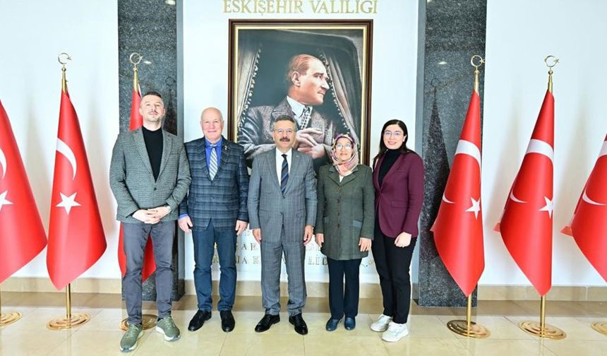 Yazlık valilik konutunu satıp okul yaptıran Vali Aksoy’a teşekkür ziyareti