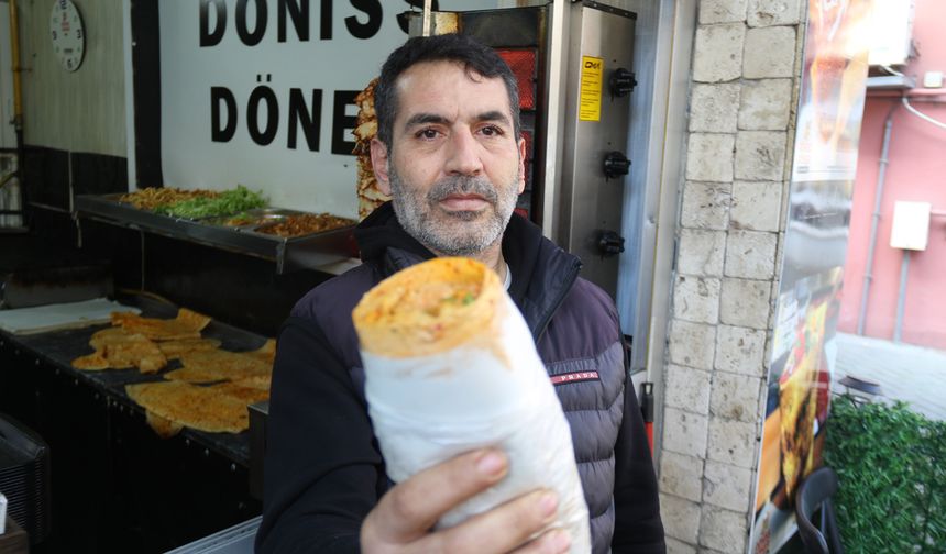 1 kiloluk tavuk dürümü 150 TL’ye satan esnaf taleplere yetişemiyor