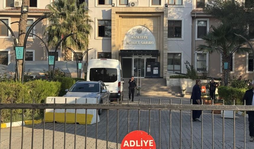 Anne, baba ve 5 yaşındaki kızlarını öldürdürler