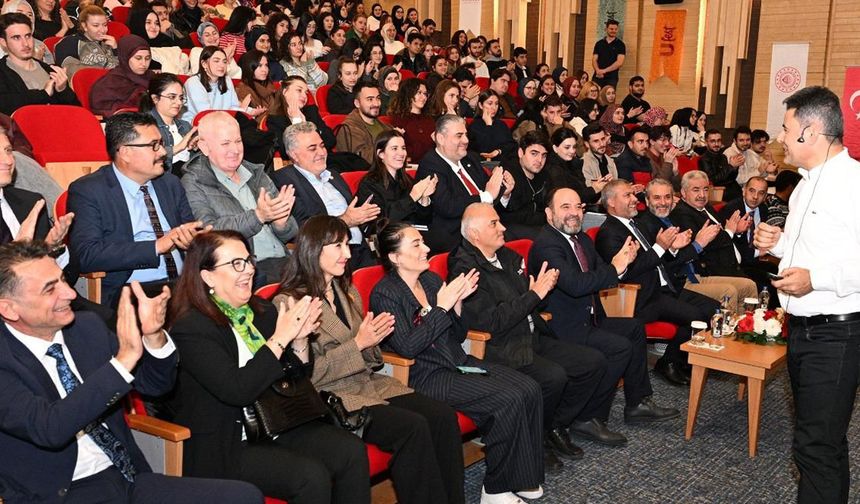 Bakan Yardımcısı, Eskişehir’de gençlerle buluştu