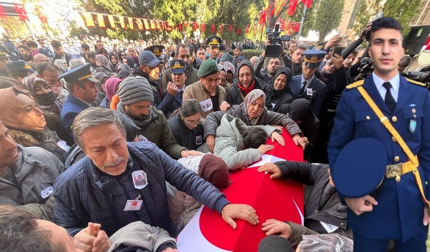 Eskişehirli şehit üsteğmen Emre Mercan gözyaşlarıyla son yolculuğuna uğurlandı
