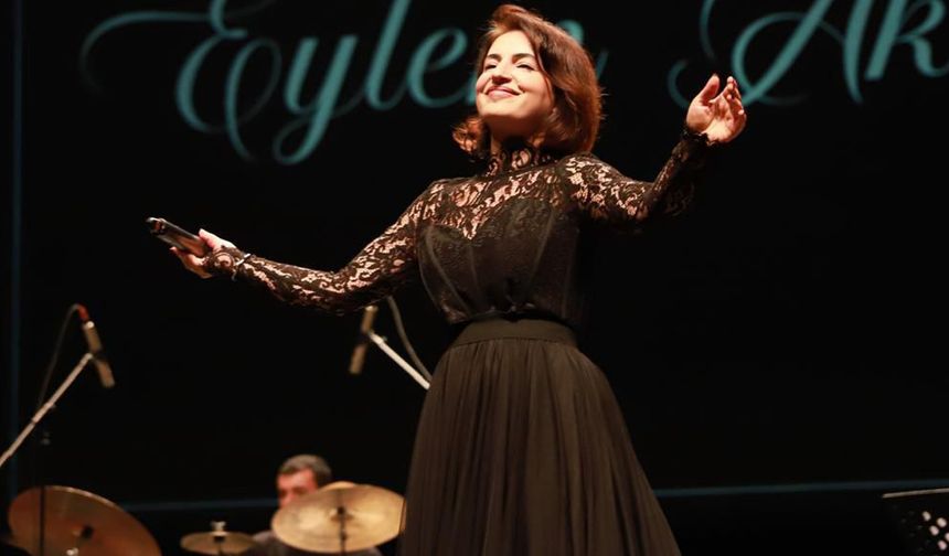 Eylem Aktaş: “Dayanışmanın parçası olmak sanatçıya anlam katar”