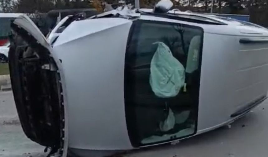 Feci kazada İki araç çarpıştı, sürücü yaralı