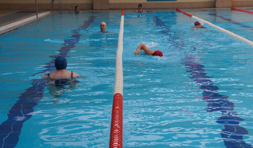 “Keyifli aktivitelerle su korkumuzu yenerek yüzmeyi öğrendik”