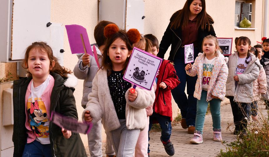 Miniklerin çizdiği her resim, bir hakkın değil geleceğin sesi oldu