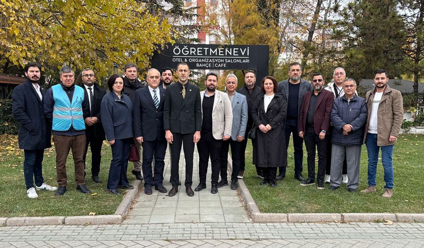 Öğretmenlerimiz açlık sınırında yaşamaya zorlanıyor