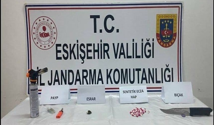 Eskişehir'e uyuşturucu getirmek isteyen şüpheliler jandarma tarafından yakalandı