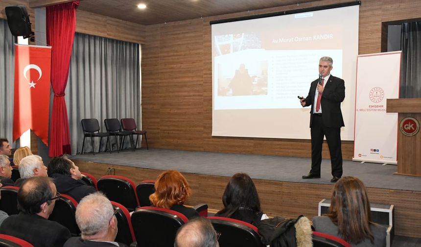 Yapay Zekâ ve Kişisel Verilerin Korunması (KVKK) eğitimi paneli gerçekleştirildi