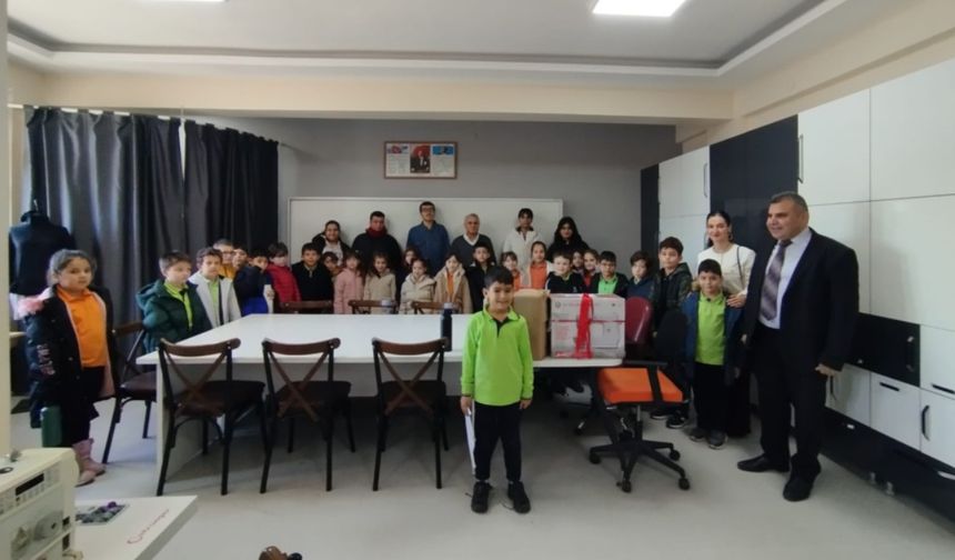 Cengiz Topel'in miniklerinden anlamlı hediye