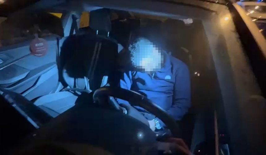 Direksiyon başında sızan sürücü kaza yaptı