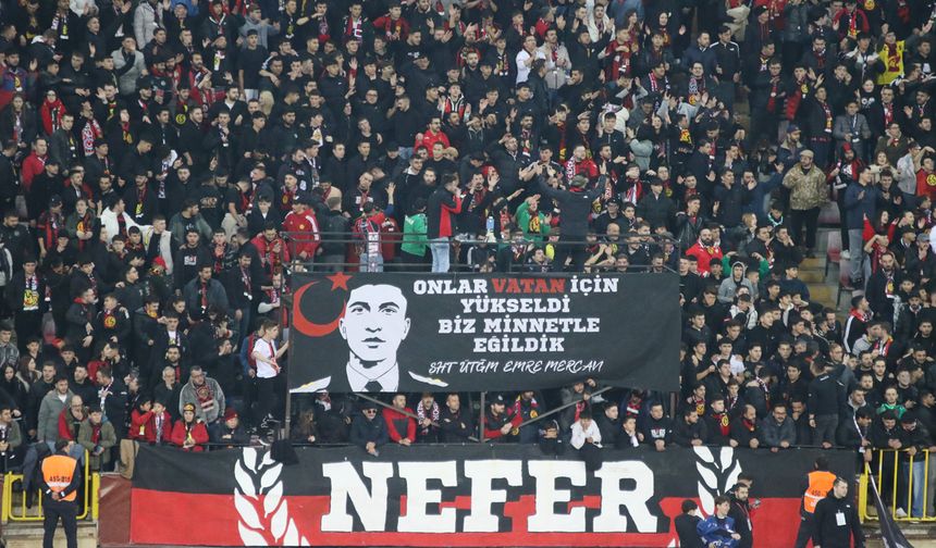 Es-Es taraftarı hava şehidi Emre Mercan'ı unutmadı