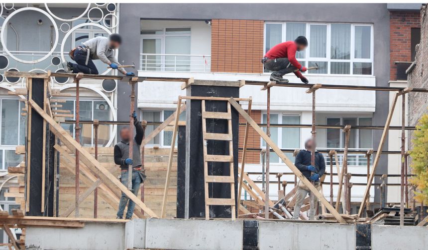 İnşaat işçisi değil SANKİ AKROBAT