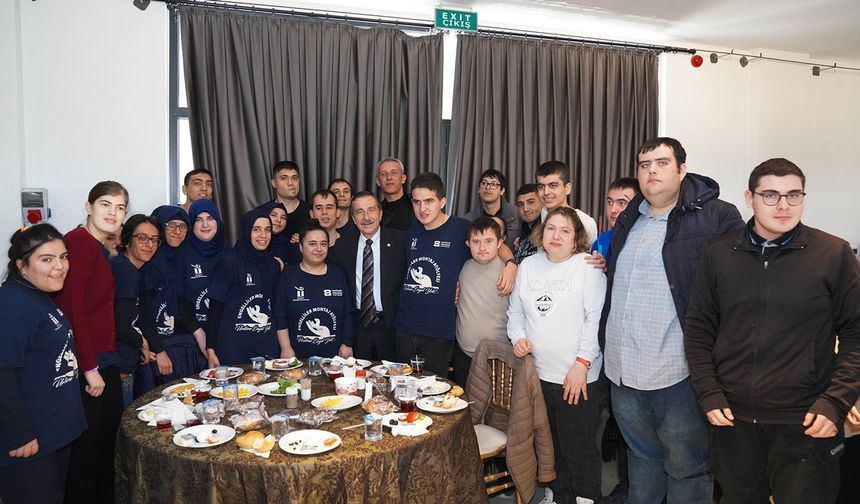 İyi ki genç dostlarımızla beraber yürüyoruz