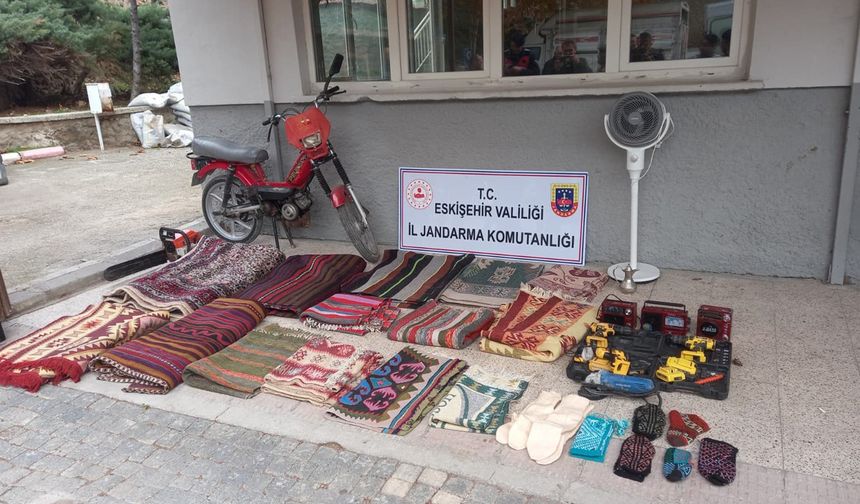 "Mezarcıyız" deyip 20 evi soydular