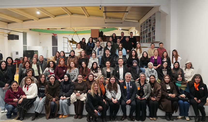 Siber dünyada kadın olmak söyleşisi düzenlendi