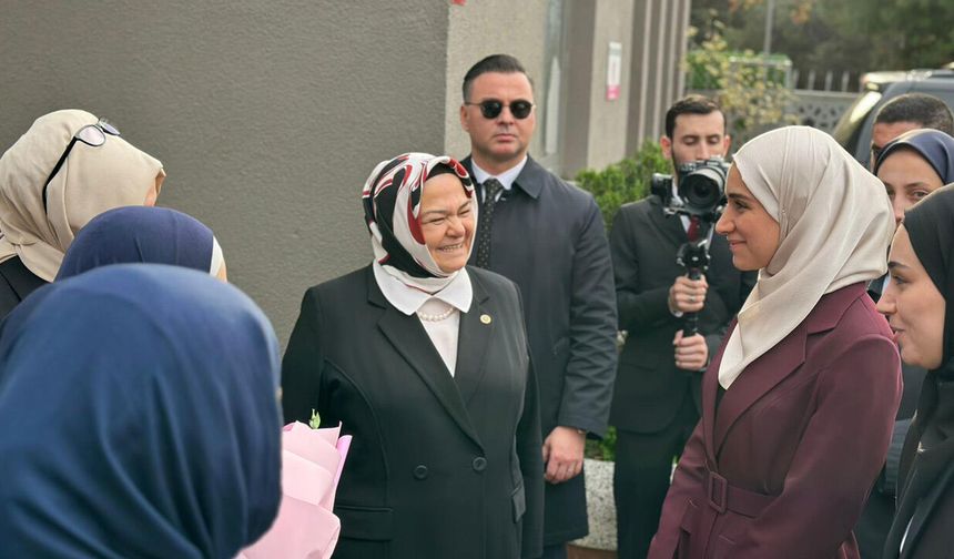 Suriye Devlet Başkanı’nın eşinden İHL ziyareti