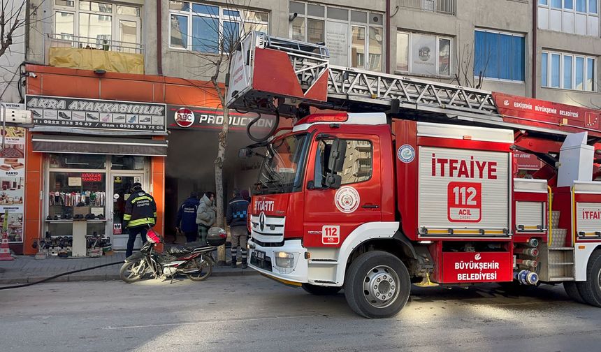 Kediler ısınsın diye kullanılan elektrikli ısıtıcı yangına sebep oldu