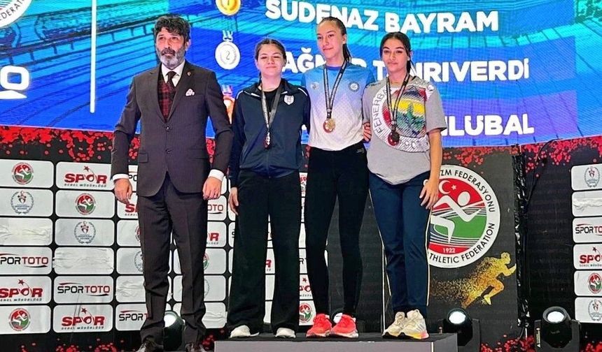 Eskişehirli sporcudan sırık atlama branşında Türkiye şampiyonluğu