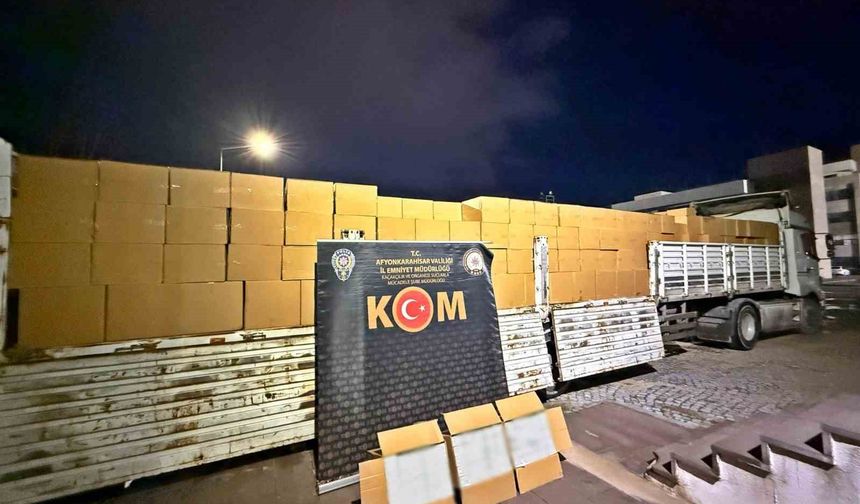 Polis 1 tır dolusu kaçak boş makaron ele geçirdi