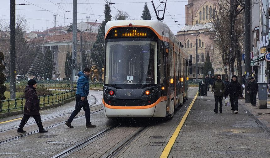 Eskişehir'de kar yağmaya başladı