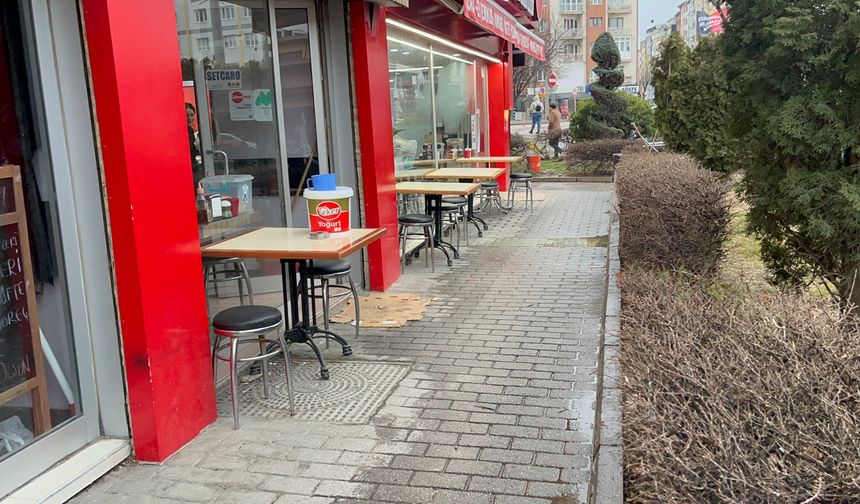 Eskişehir'de yan bakma kavgası:  2 kişi bıçaklandı