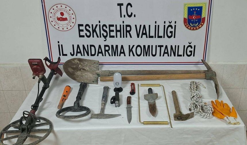 Kaçak kazı yapan 3 şüpheli suçüstü yakalandı