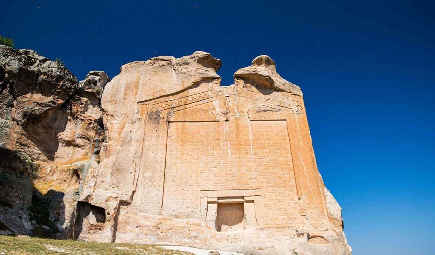 Kayalara nakşedilen 3000 yıllık gizem: Midas şehri Yazılıkaya