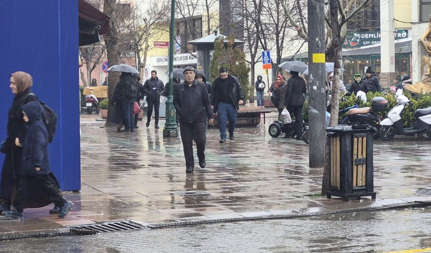 Eskişehir'de sağanak yağış sürüyor