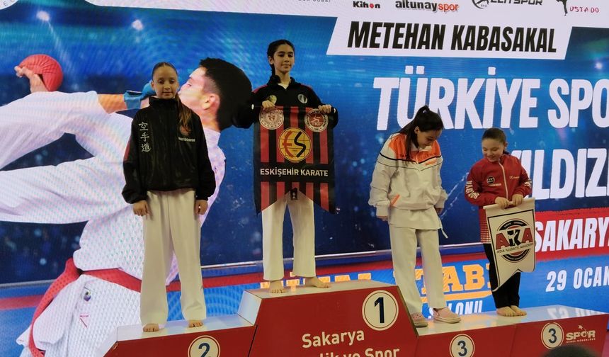 Sakarya’daki Yıldızlar Ligi Finalinde Eskişehirli Karatecilerden Önemli Başarılar