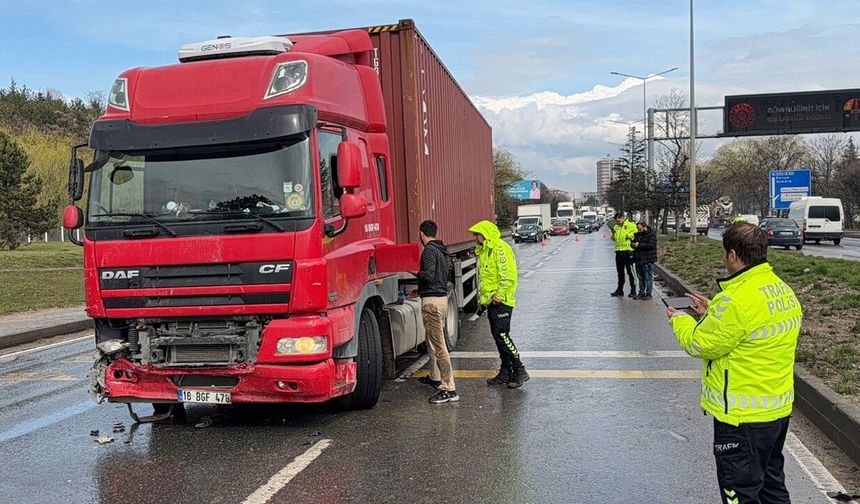 4 aracın karıştığı zincirleme kazada 1 kişi yaralandı