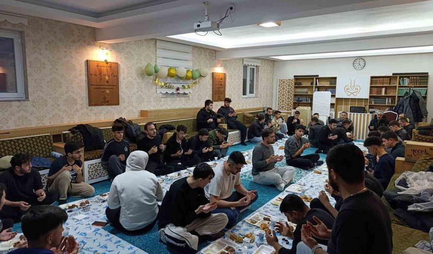 Emirdağ'da üniversiteli öğrencileri iftar programında buluştular