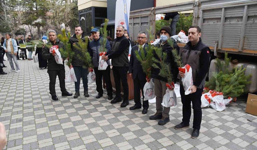 Eskişehir Orman Bölge Müdürlüğü'nden fidan dağıtımı
