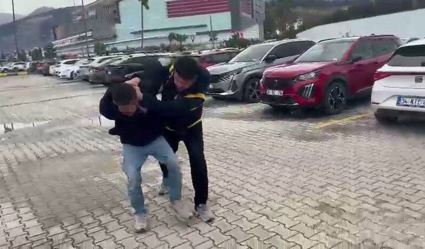 Kadınlar tuvaletinde kabine saklanarak 15 kadının fotoğraf ve videosunu çeken erkek şahıs hayrete düşürdü