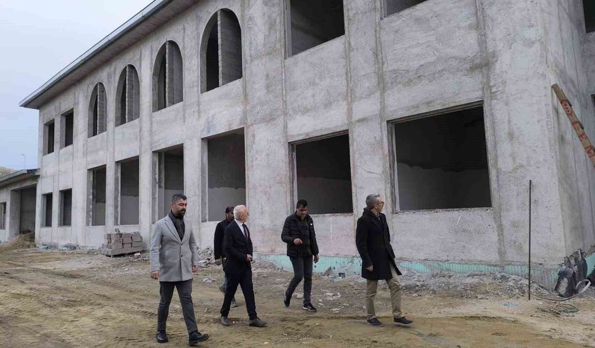 Sivrihisar'da yeni sağlık merkezlerinin yapımı sürüyor