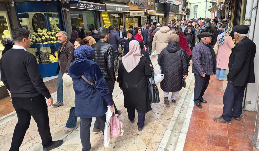 Altın fiyatları düşünce vatandaşlar kuyumculara akın etti