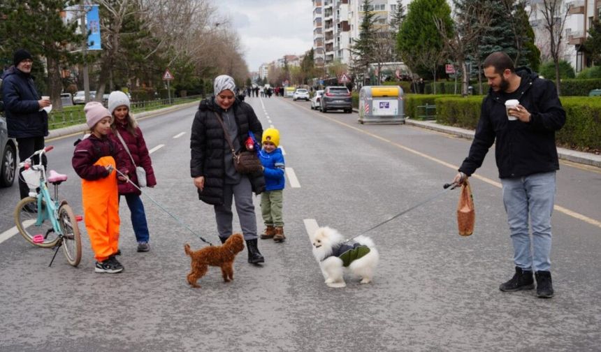 Arabasız pazar’da cadde ve sokaklar vatandaşlara açıldı