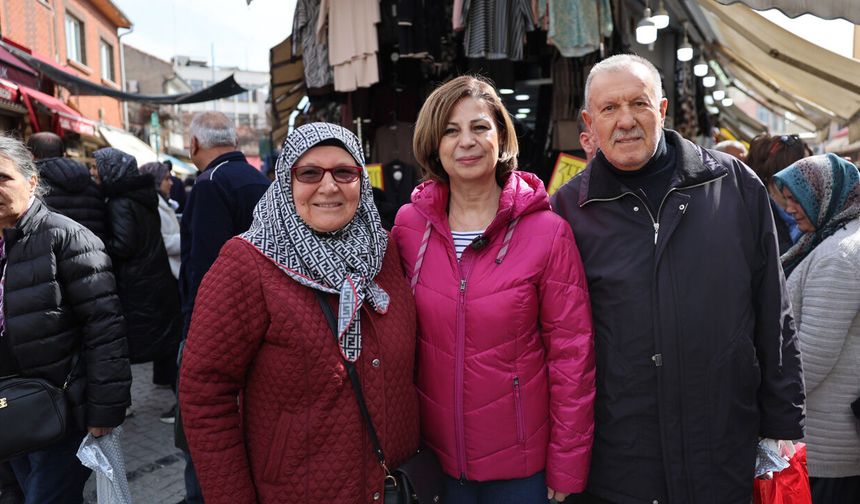 Başkan ünlüce, çarşıda bayram coşkusunu paylaştı